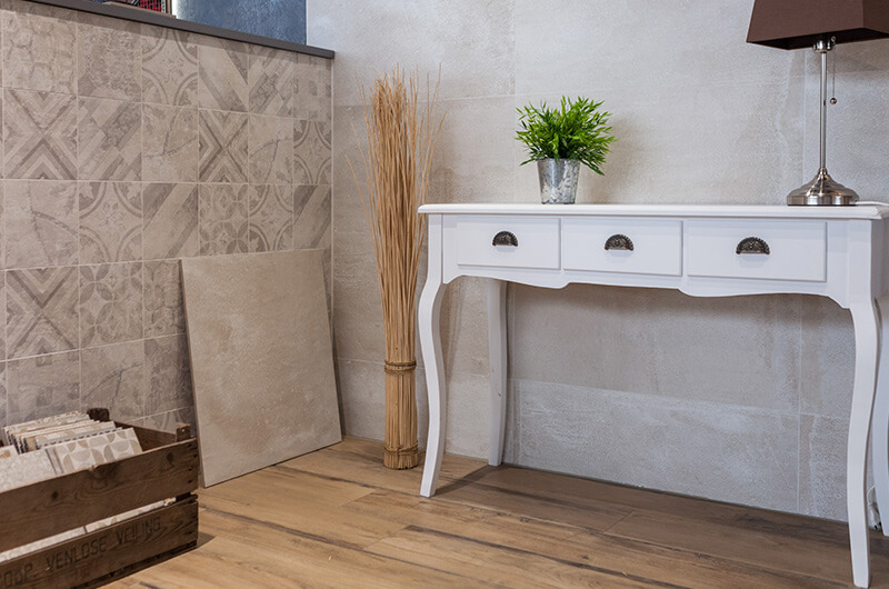 Fliesen in Holzoptik in unserer Ausstellung in Leverkusen