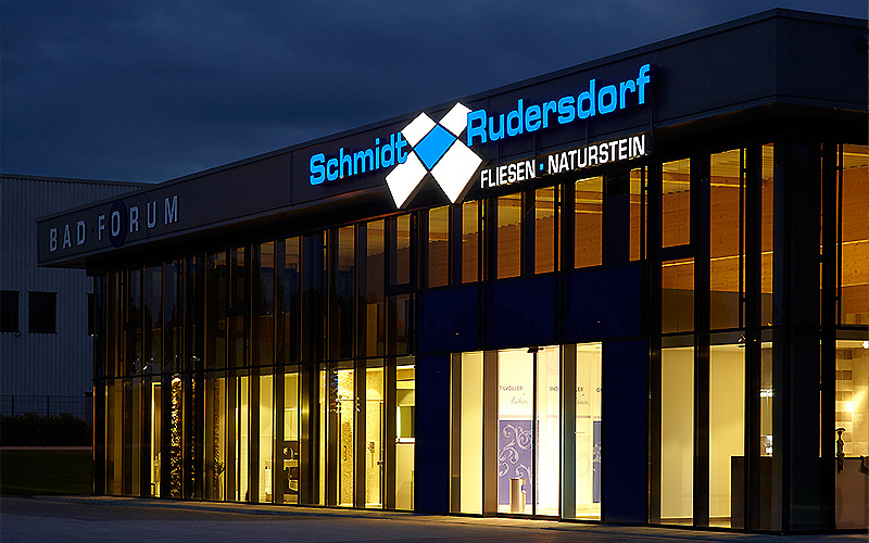 Moderne Fliesenausstellung in Würselen